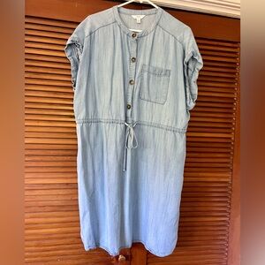 Time and Tru 🌊 nursing friendly chambray look dress with POCKETS